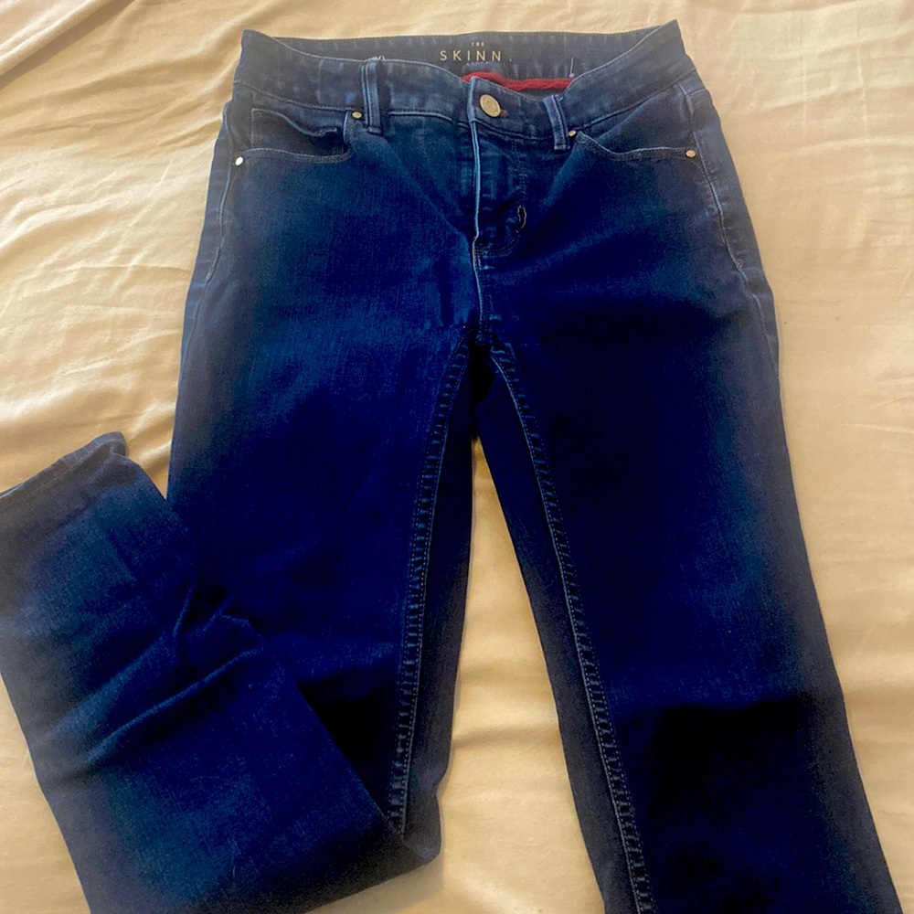 White House black market skinny ankle jeans. Lightly worn. Clean. Size 00